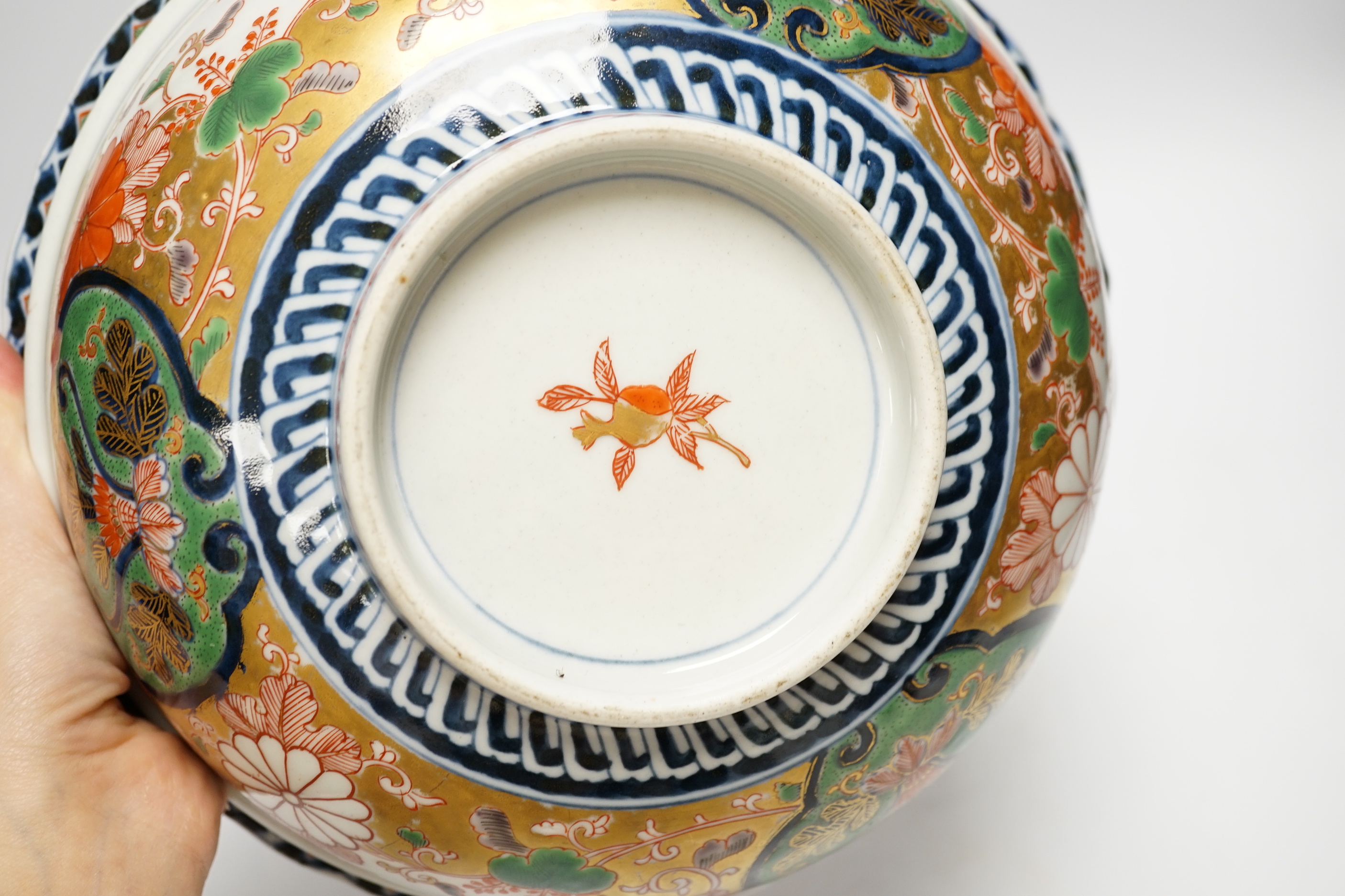 A Japanese Imari bowl, mid 19th century, 25.5cm diameter